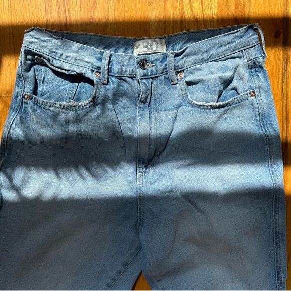 Free People We The Free High Rise Light Wash Mom Jean Waist 30 Distressed Denim - Picture 7 of 12